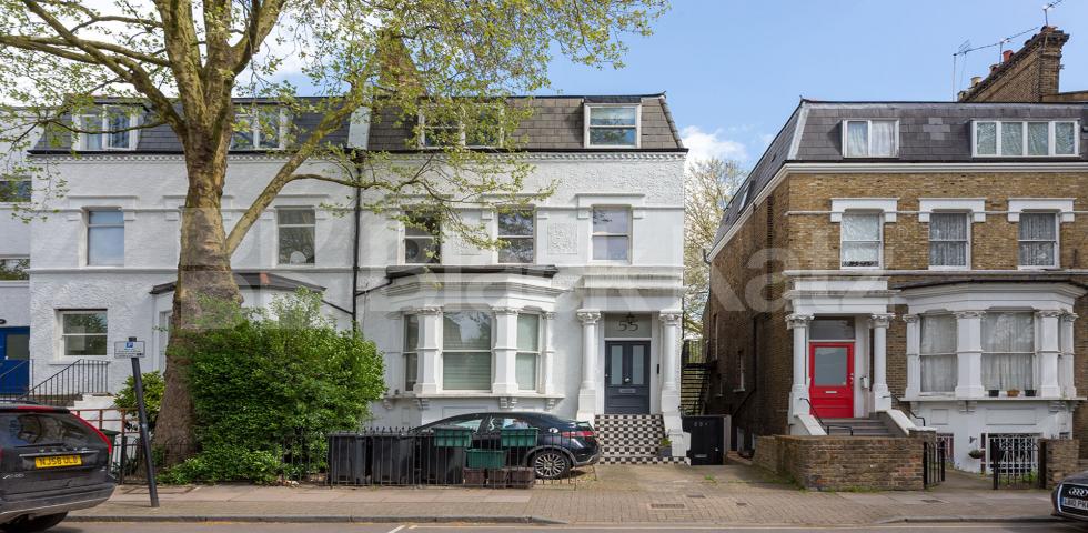 			2 Bedroom, 1 bath, 1 reception Flat			 Hillmarton Road, HILLMARTON CONSERVATION